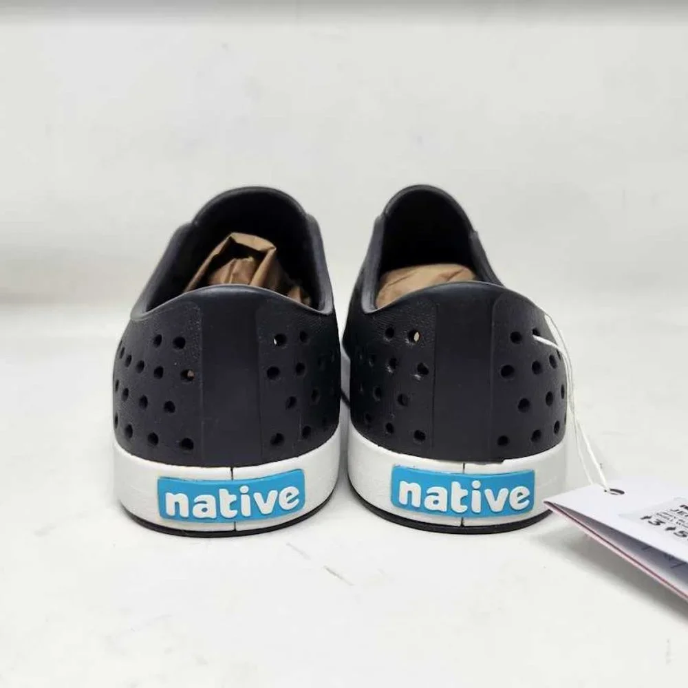 Big kids 3 (Women's 5) Native Jefferson slip on rubber play shoes in Jiffy Black